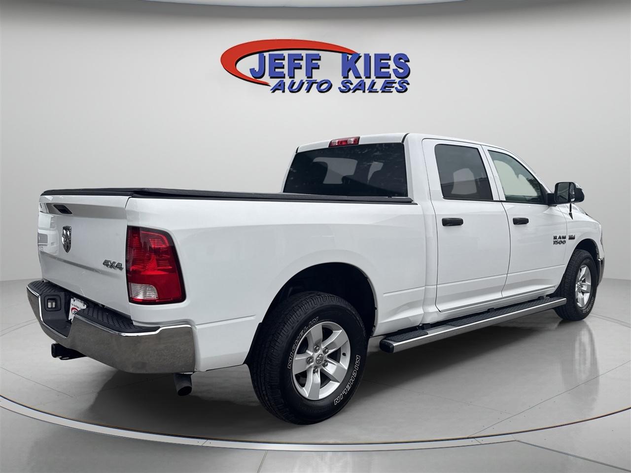 RAM 1500 Tradesman 4x4 Crew Cab 6'4" Box 2018