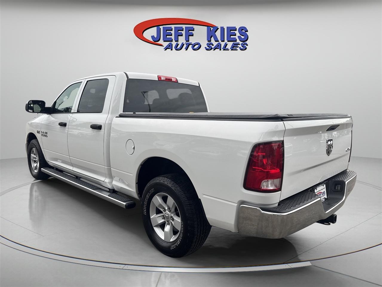 RAM 1500 Tradesman 4x4 Crew Cab 6'4" Box 2018