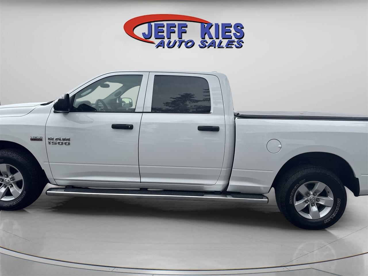 RAM 1500 Tradesman 4x4 Crew Cab 6'4" Box 2018