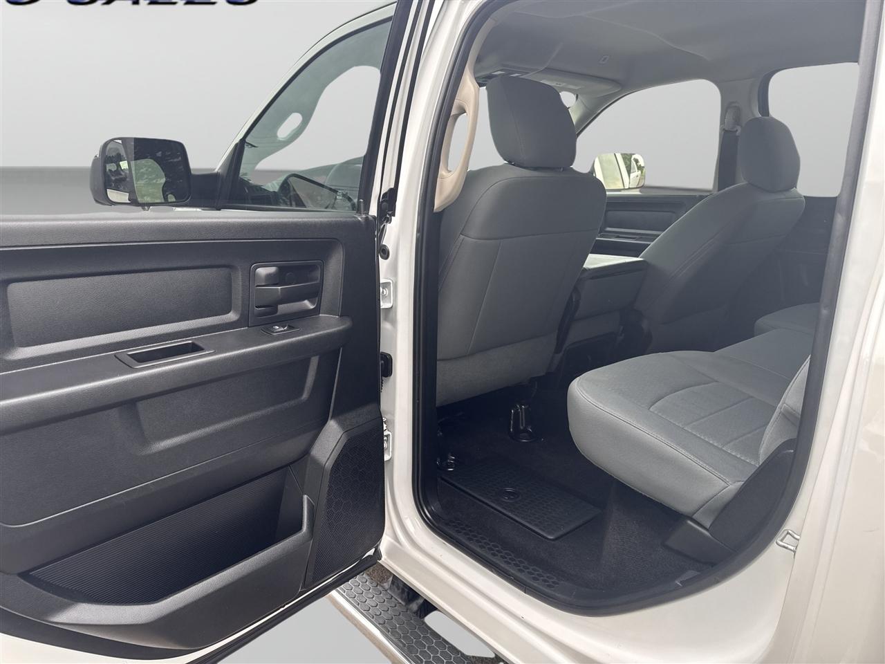 RAM 1500 Tradesman 4x4 Crew Cab 6'4" Box 2018