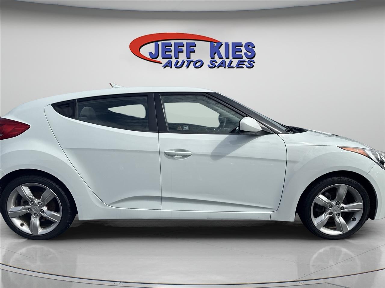 Hyundai Veloster 3dr Cpe Man w/Gray Int 2012