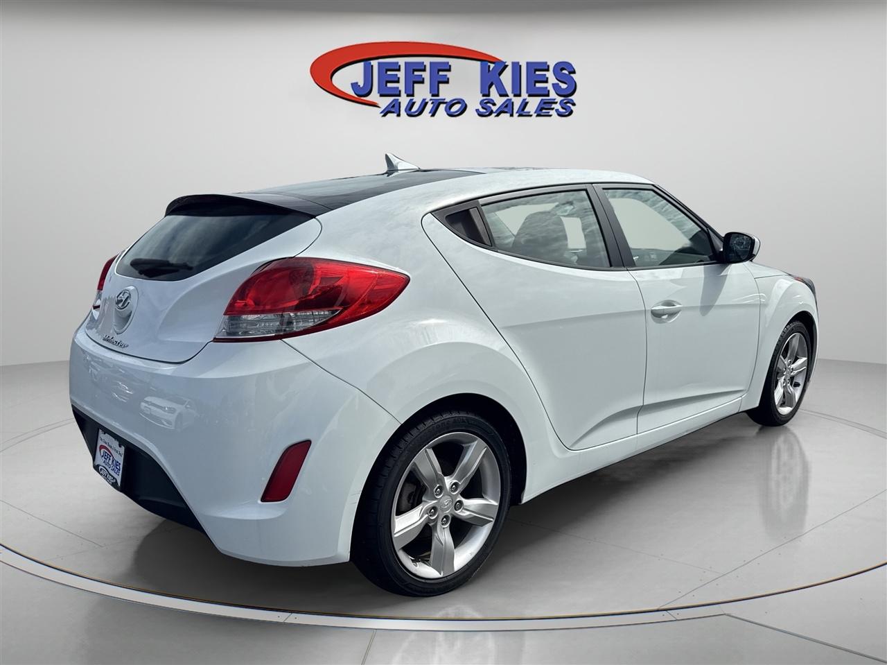 Hyundai Veloster 3dr Cpe Man w/Gray Int 2012