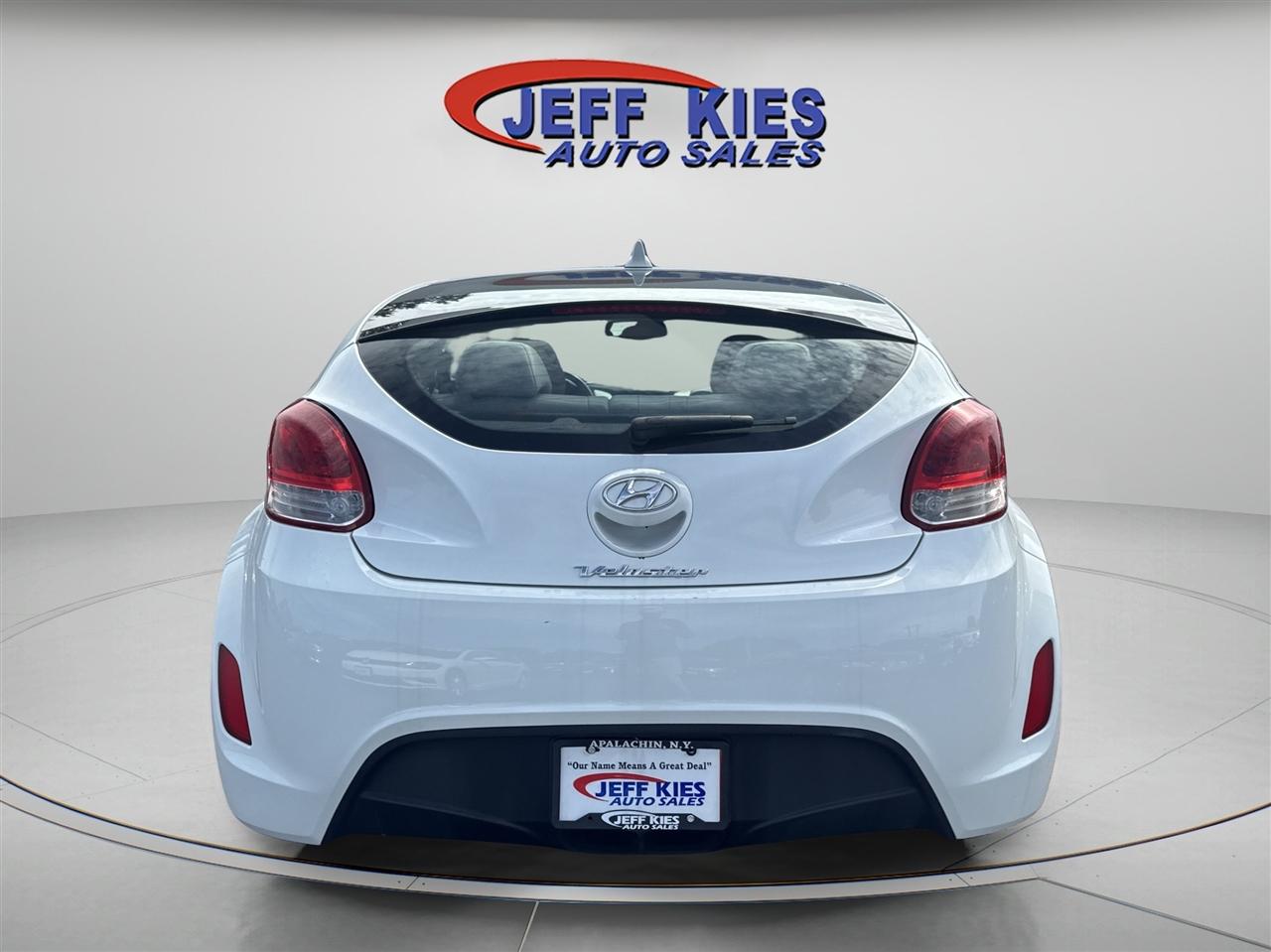 Hyundai Veloster 3dr Cpe Man w/Gray Int 2012