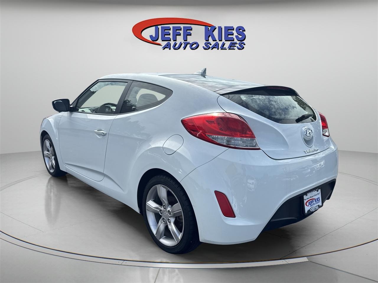 Hyundai Veloster 3dr Cpe Man w/Gray Int 2012