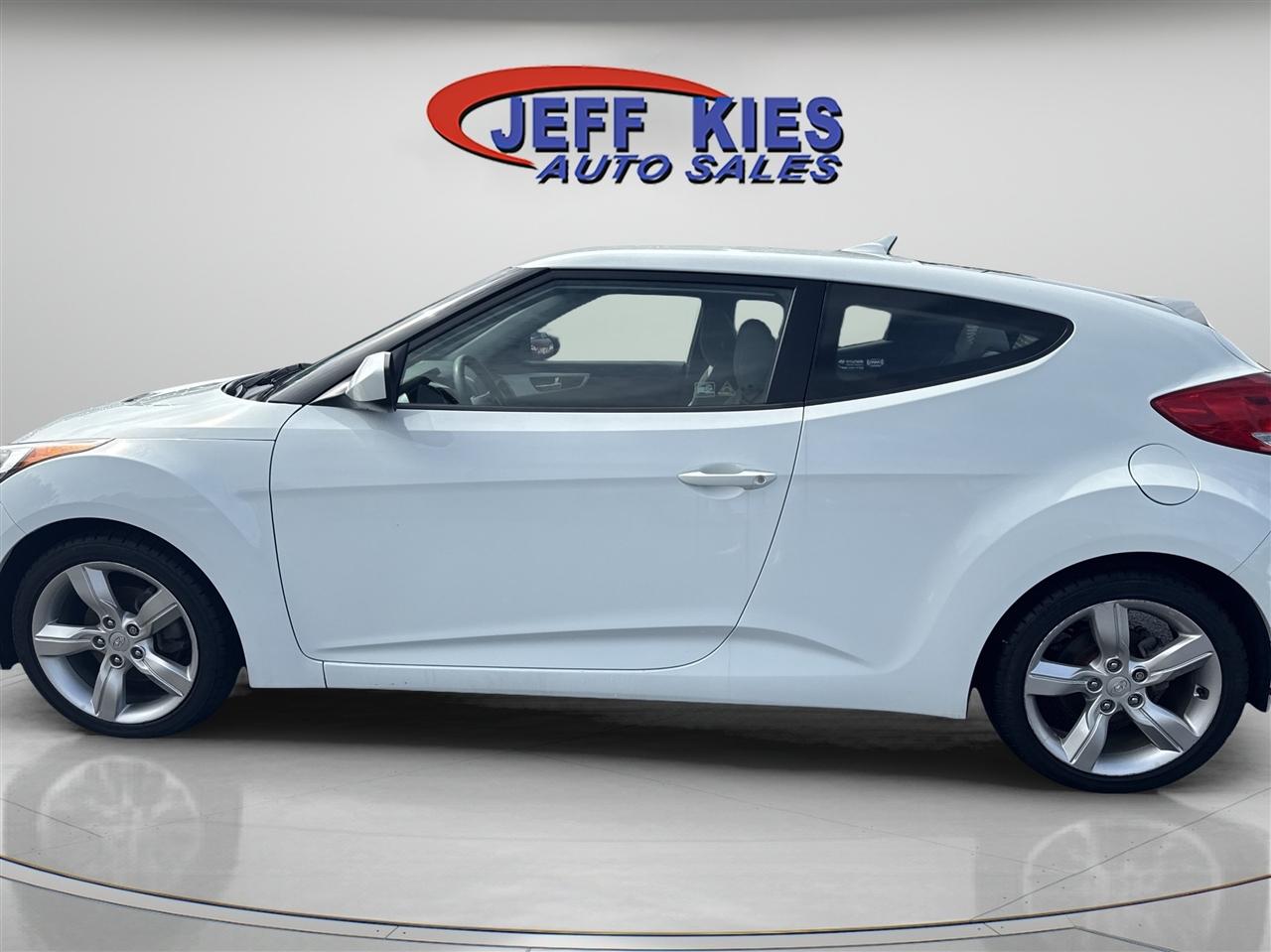 Hyundai Veloster 3dr Cpe Man w/Gray Int 2012
