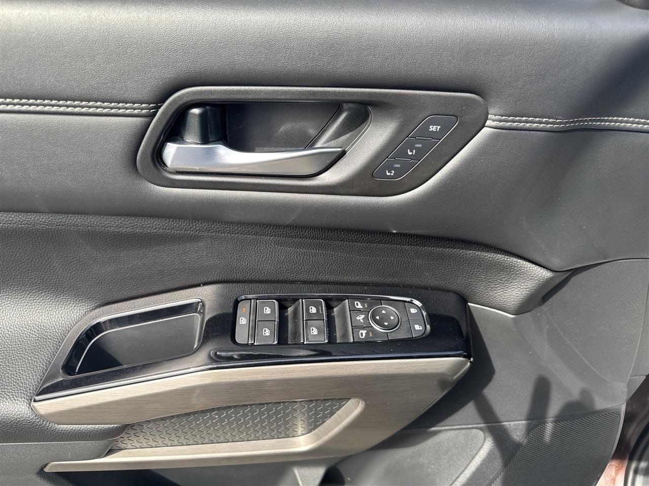 Nissan Pathfinder Platinum 4WD 2022