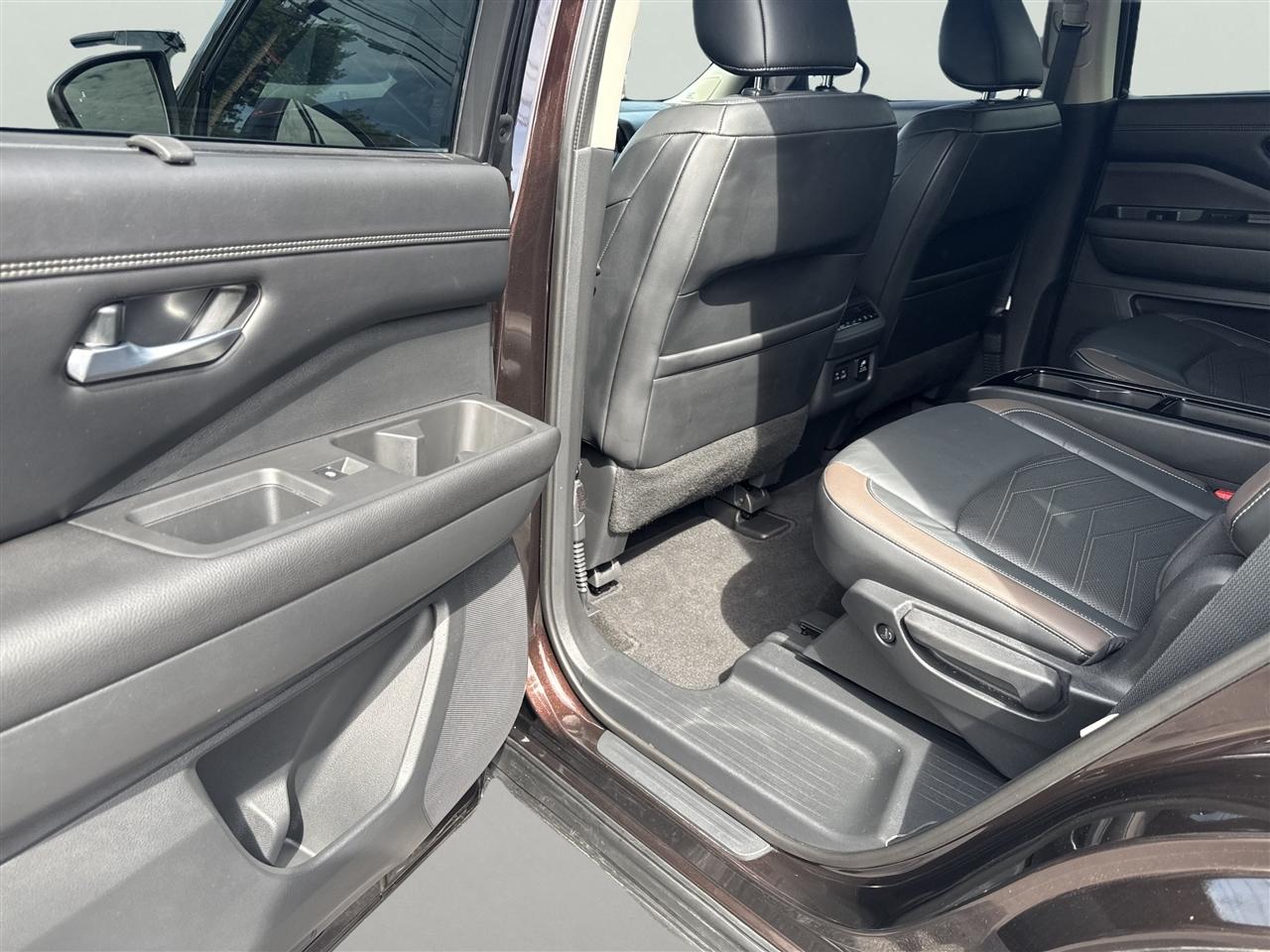 Nissan Pathfinder Platinum 4WD 2022