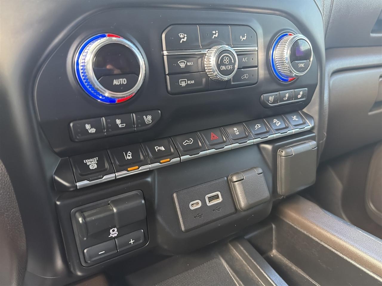 GMC Sierra 3500HD 4WD Crew Cab 172" Denali 2022