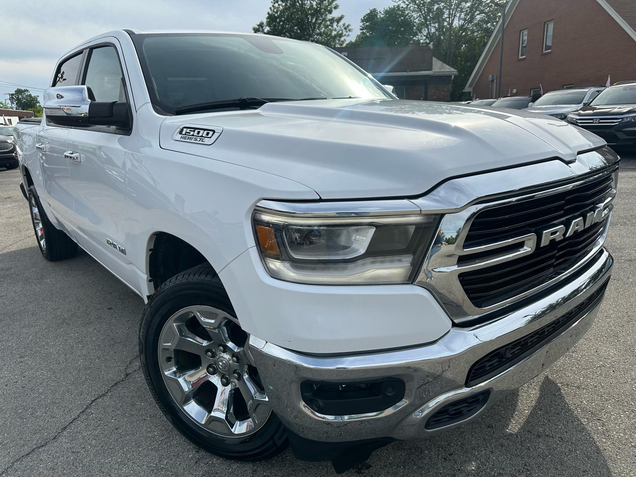 2019 RAM 1500 Big Horn/Lone Star 4x4 Crew Cab 5'7's photo