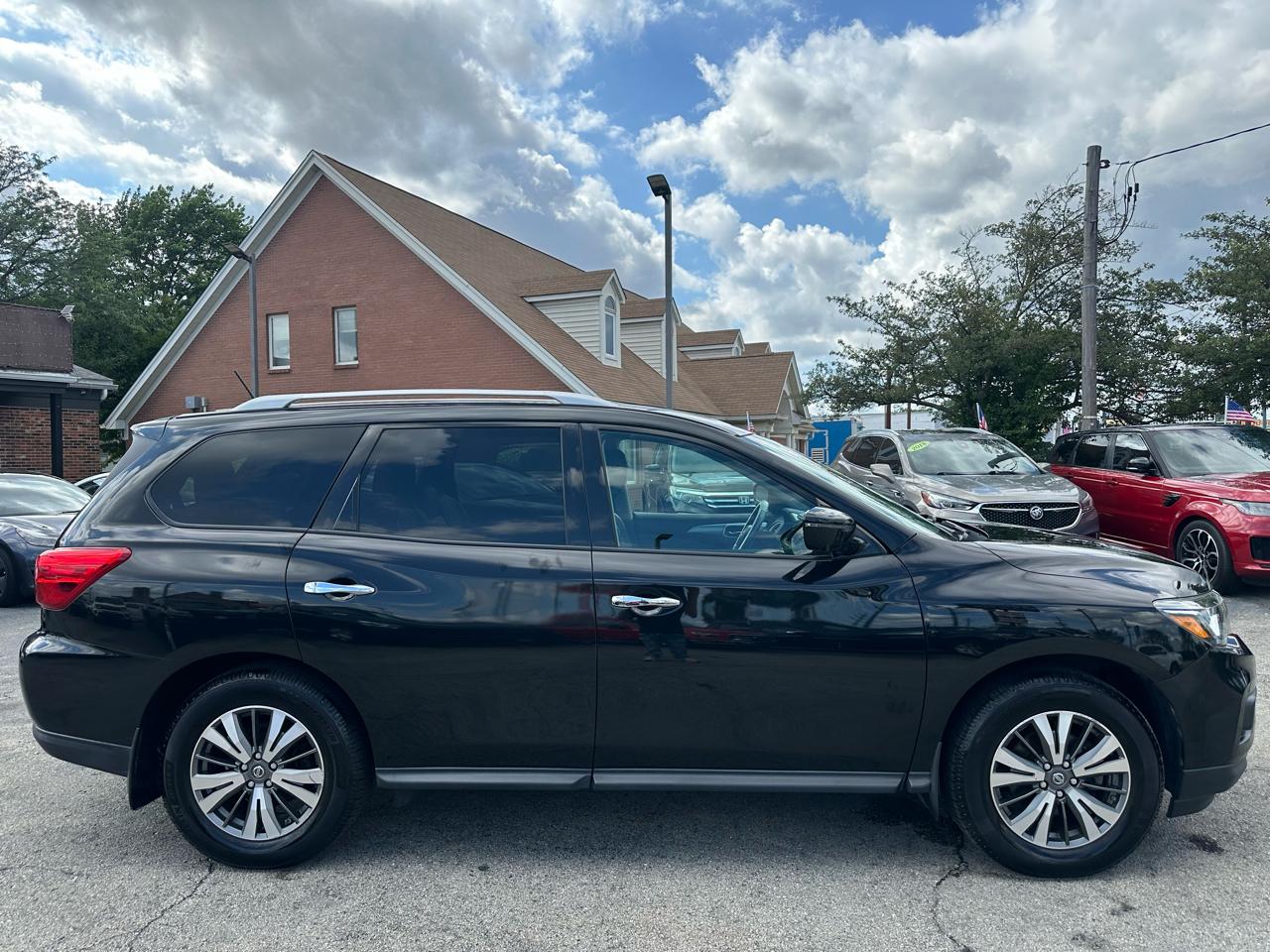 Nissan Pathfinder 4x4 SL 2017