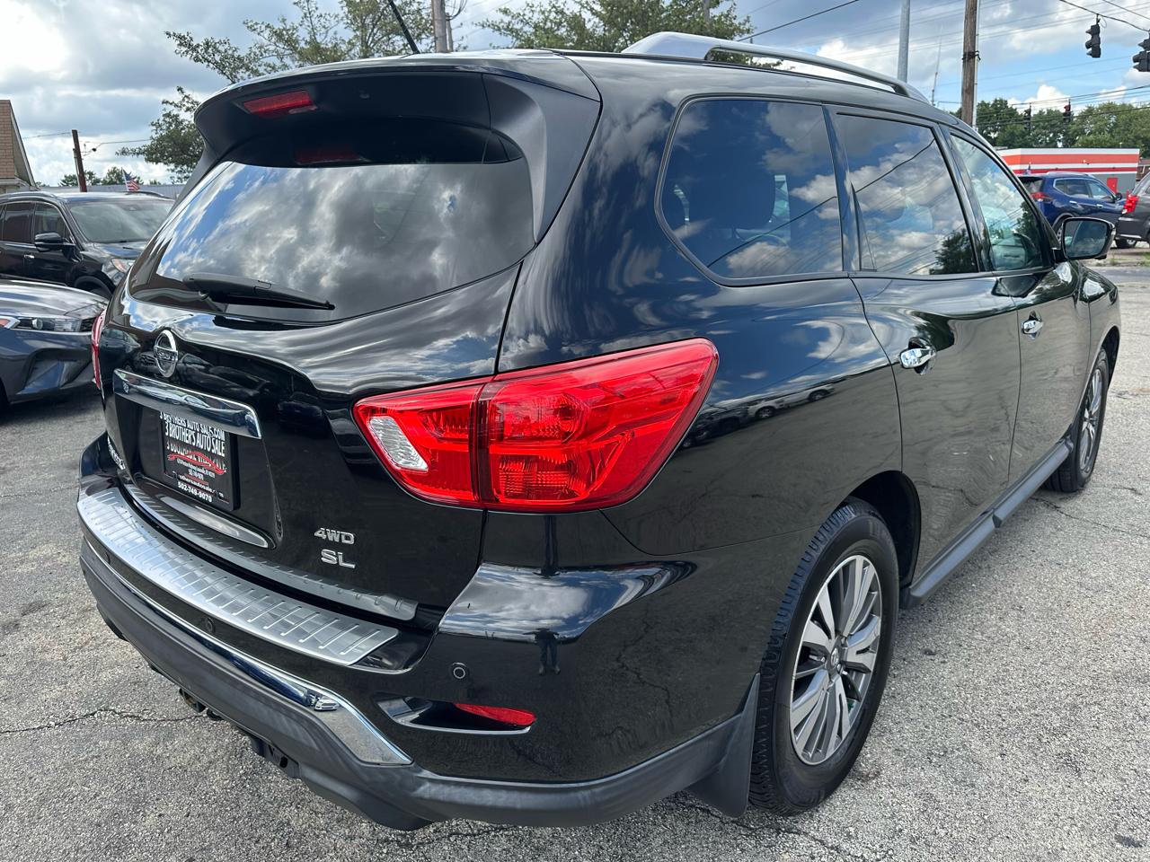 Nissan Pathfinder 4x4 SL 2017