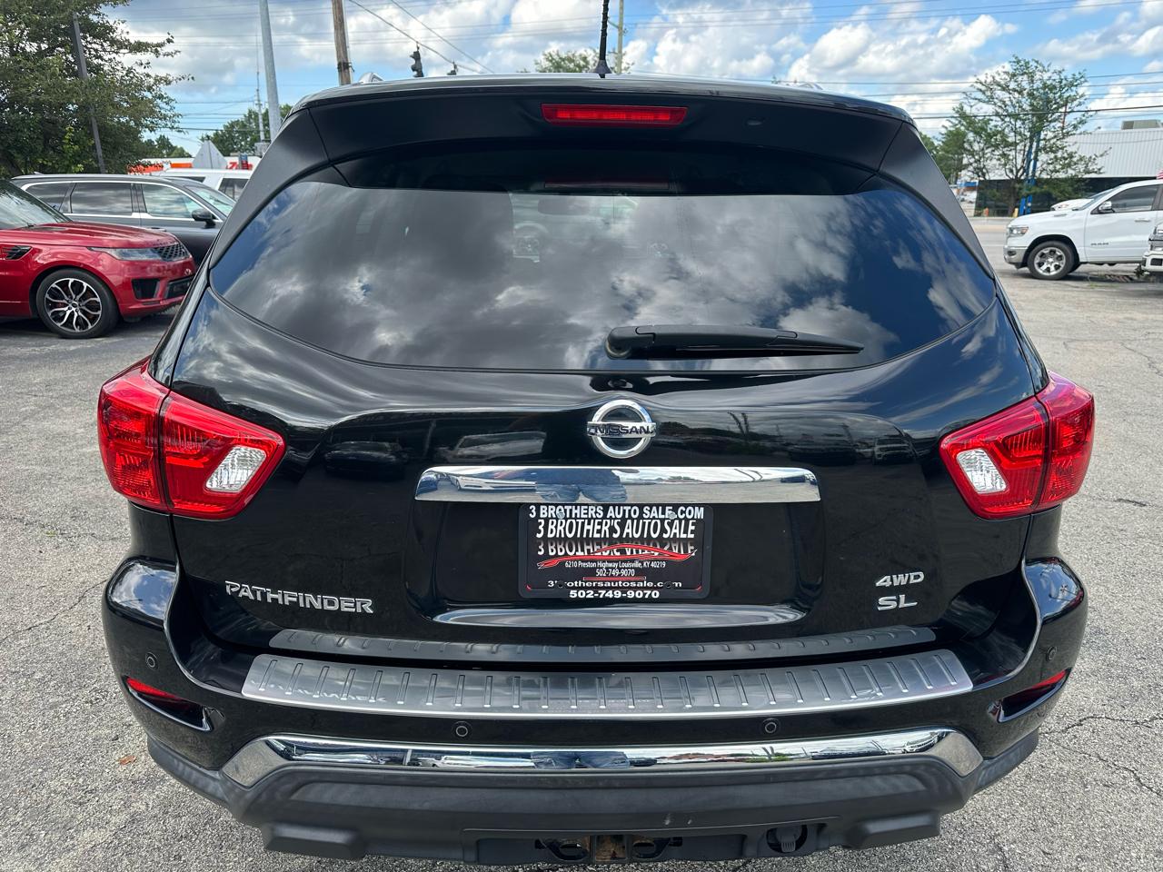 Nissan Pathfinder 4x4 SL 2017