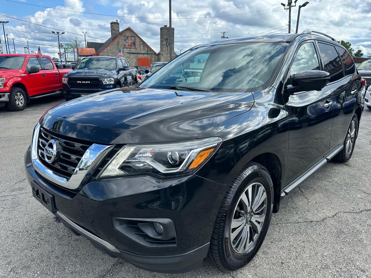 Nissan Pathfinder 4x4 SL 2017