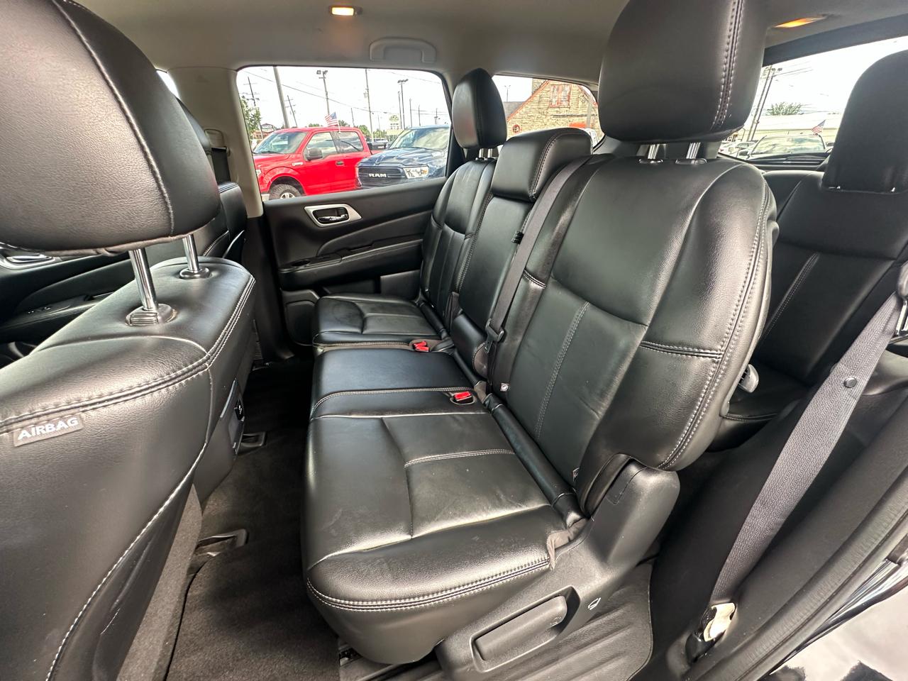 Nissan Pathfinder 4x4 SL 2017