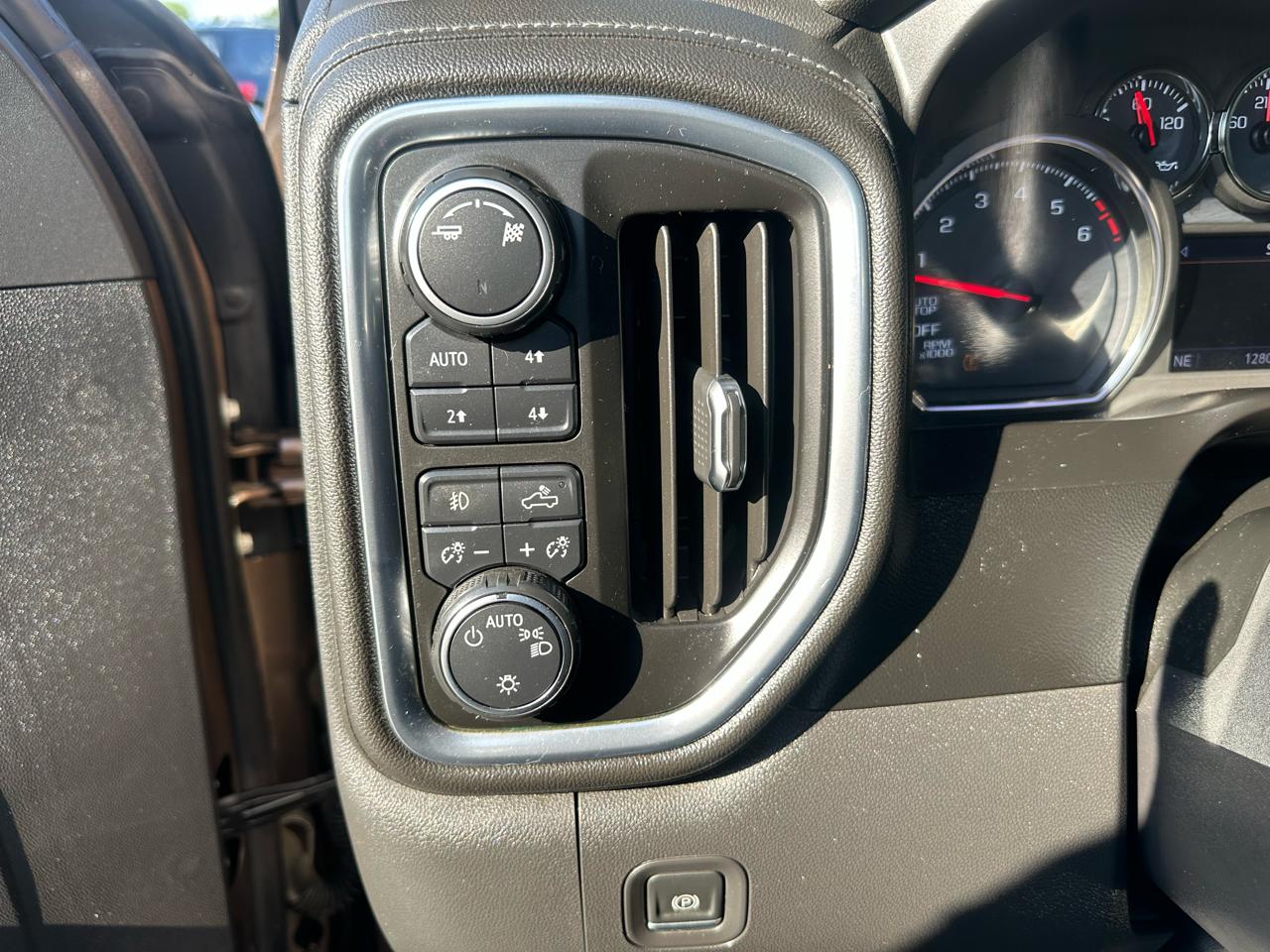 Chevrolet Silverado 1500 4WD Crew Cab 147" RST 2019