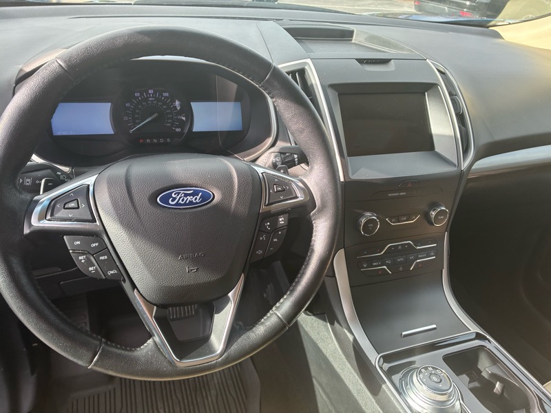 2020 Ford Edge SEL photo 2