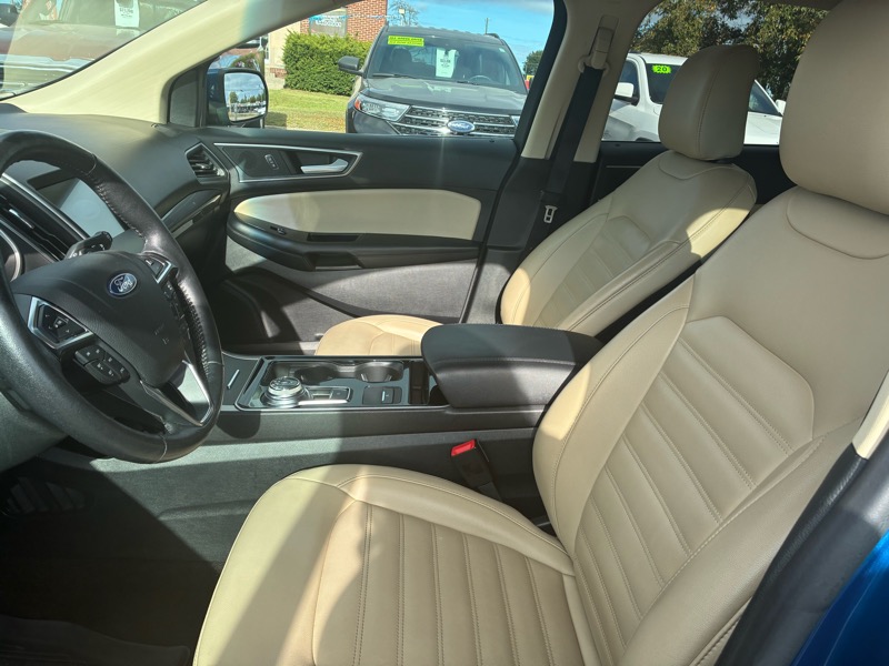 2020 Ford Edge SEL photo 3