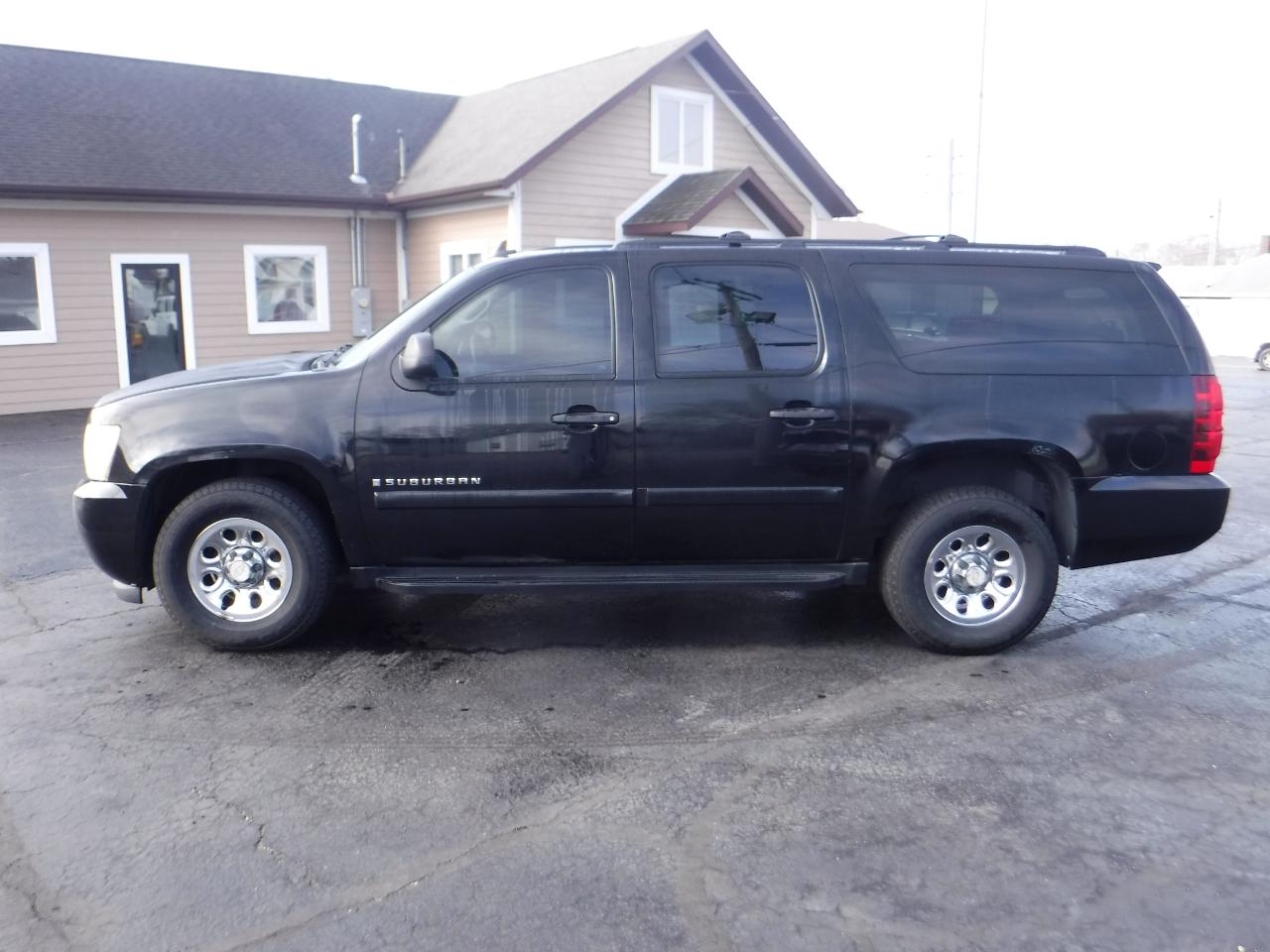 Chevrolet Suburban 2WD 4dr 1500 LS 2008