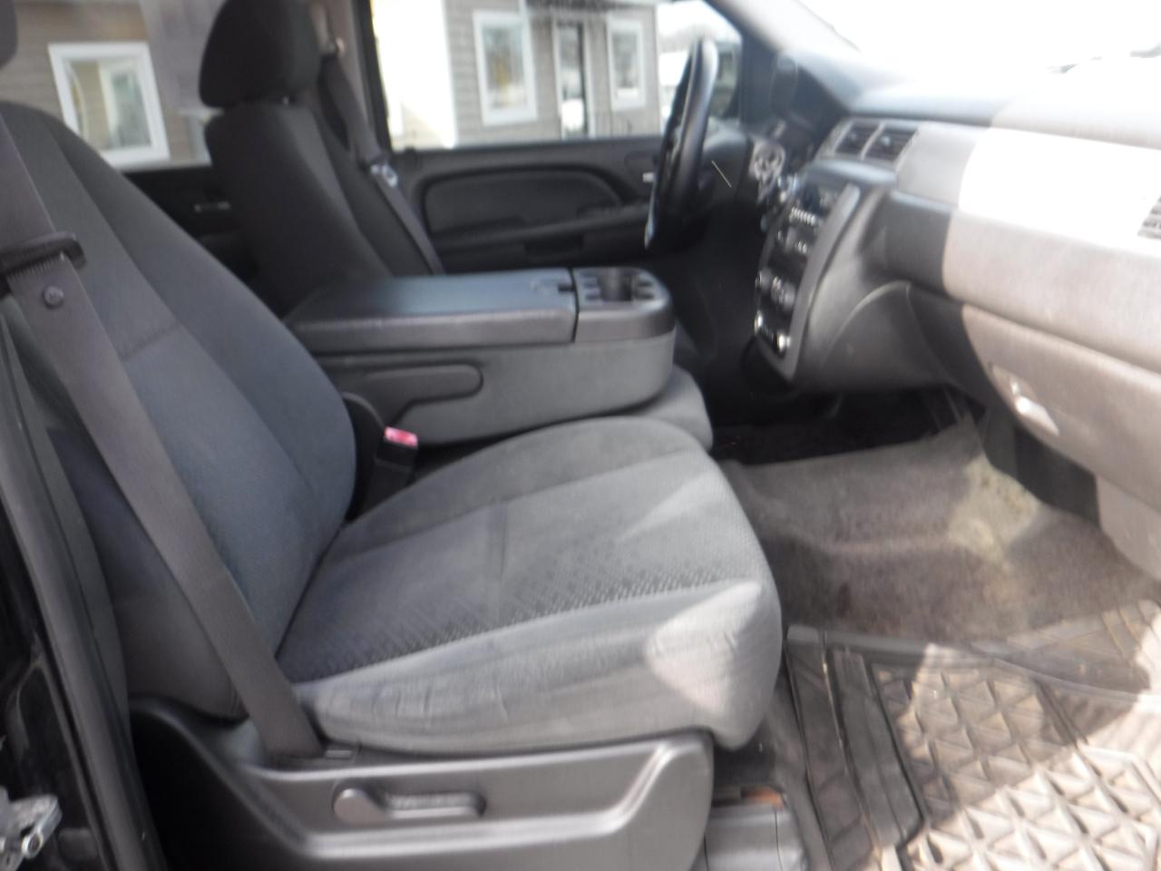 Chevrolet Suburban 2WD 4dr 1500 LS 2008