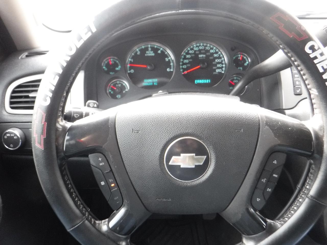 Chevrolet Suburban 2WD 4dr 1500 LS 2008