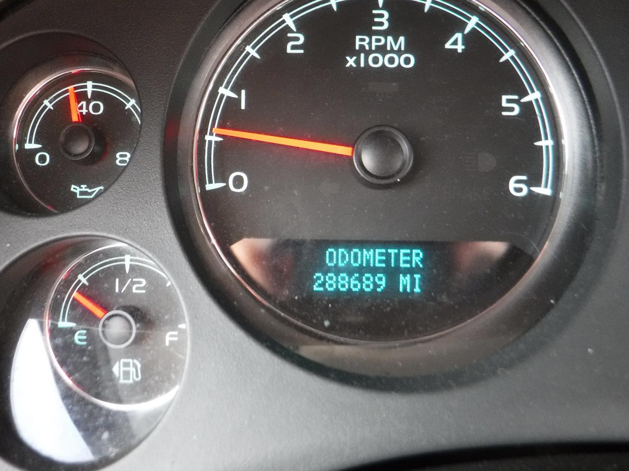 Chevrolet Suburban 2WD 4dr 1500 LS 2008