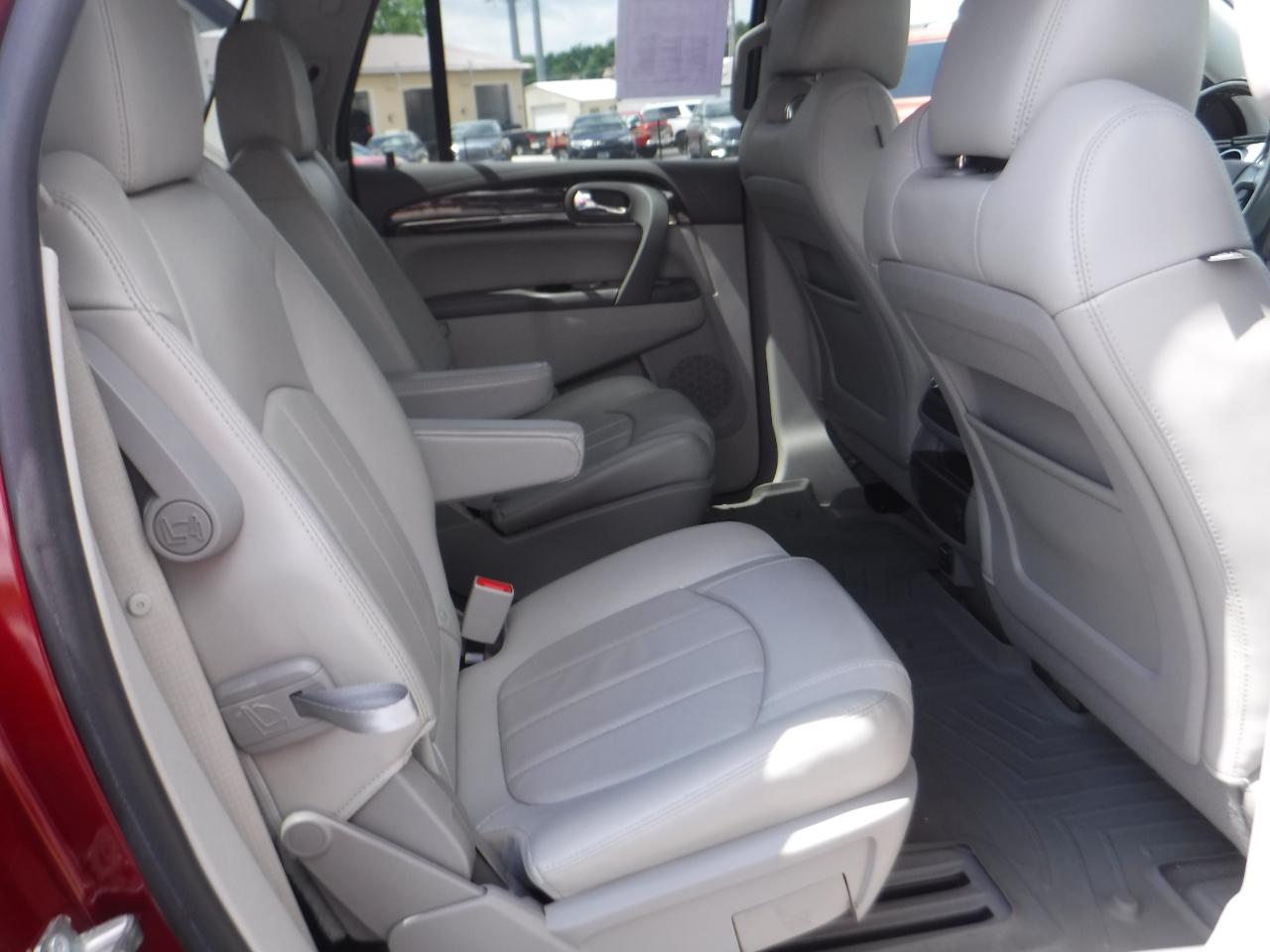 Buick Enclave FWD 4dr Leather 2015