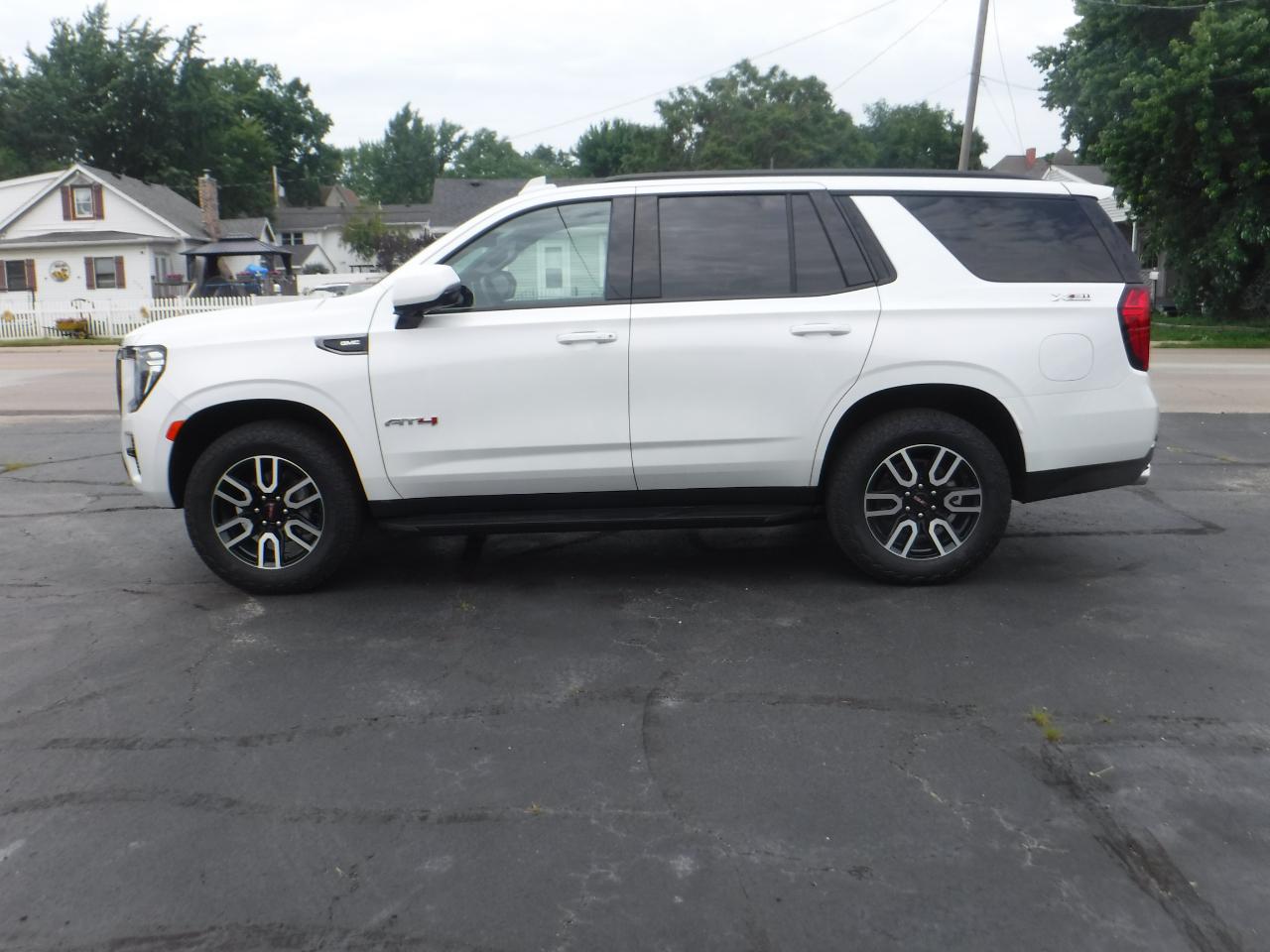 GMC Yukon 4WD 4dr AT4 2024
