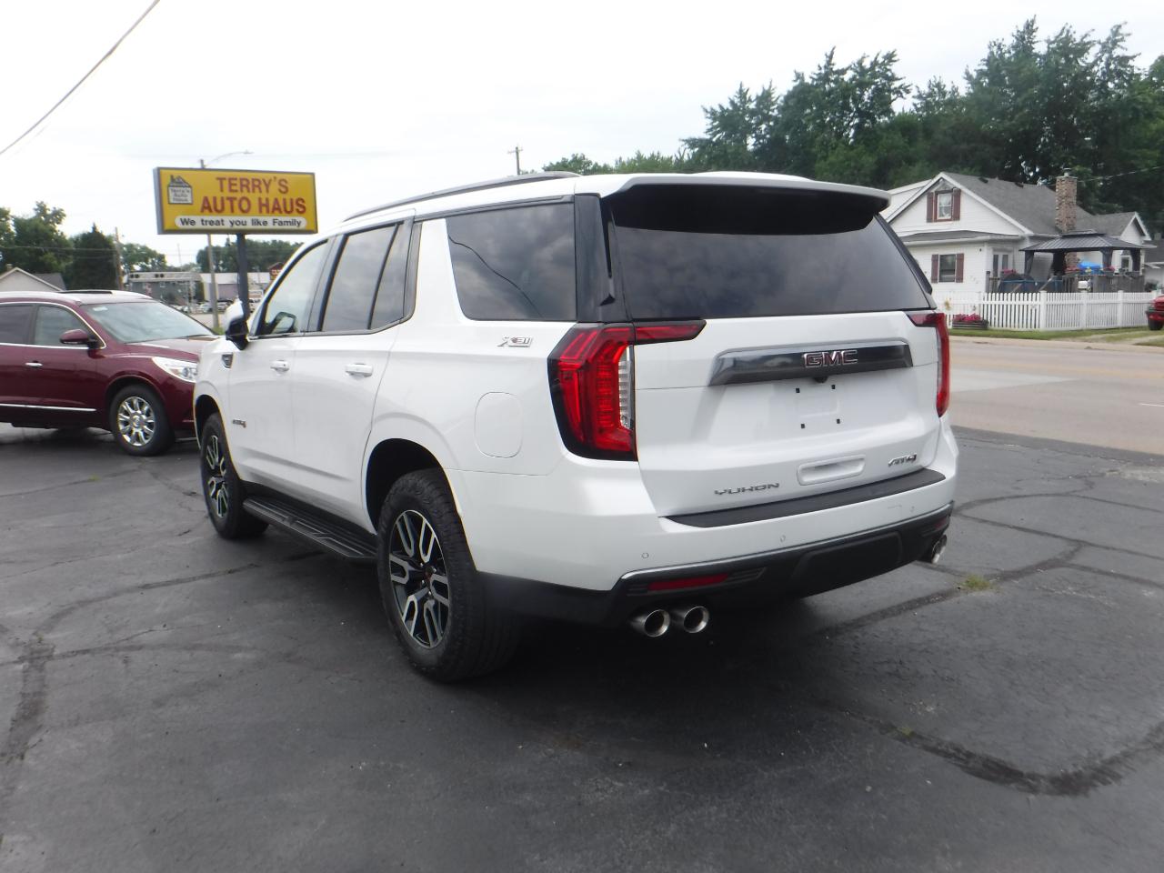 GMC Yukon 4WD 4dr AT4 2024