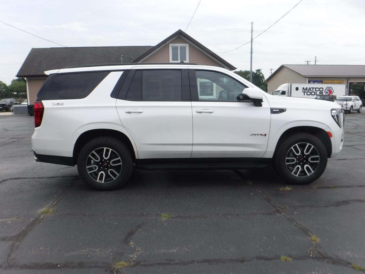 GMC Yukon 4WD 4dr AT4 2024