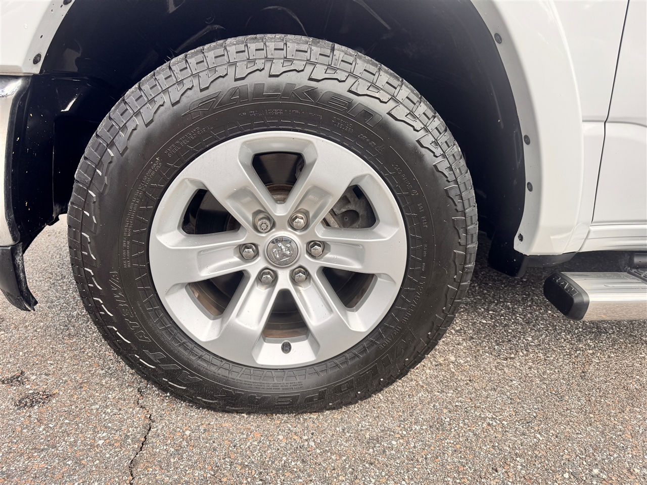 2019 Ram 1500 Laramie photo 8