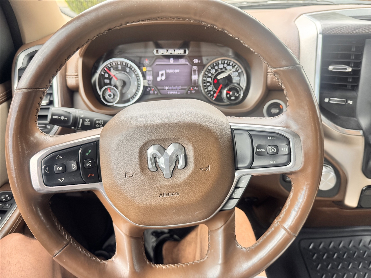 2019 Ram 1500 Laramie photo 13