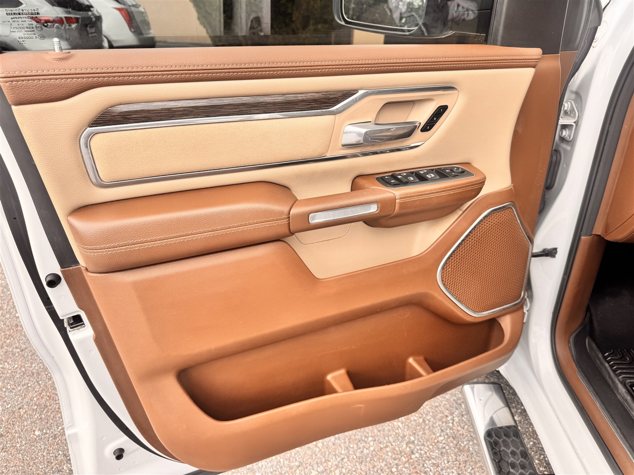 2019 Ram 1500 Laramie photo 16