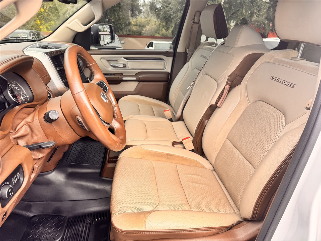 2019 Ram 1500 Laramie photo 17