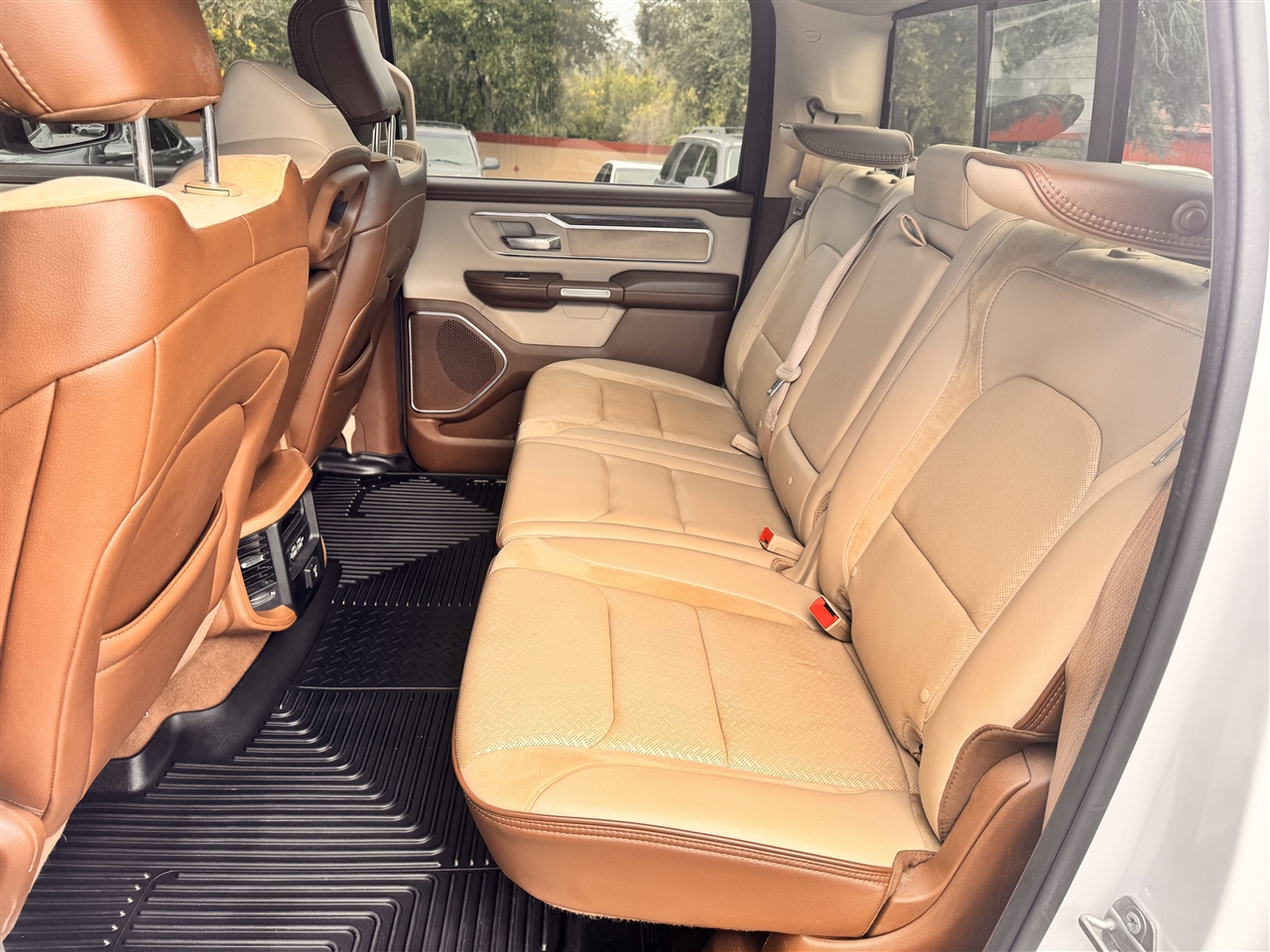 2019 Ram 1500 Laramie photo 18