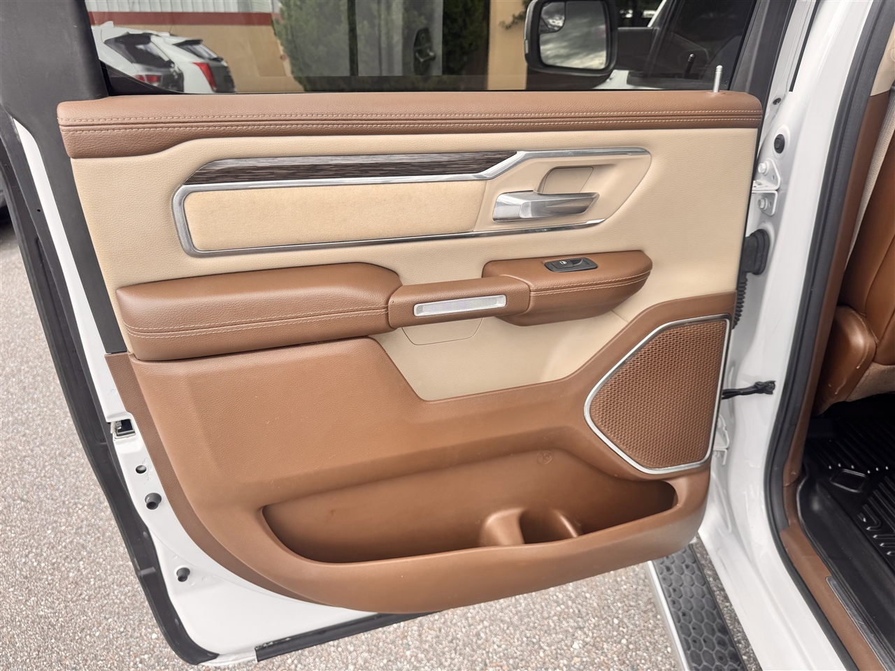 2019 Ram 1500 Laramie photo 19
