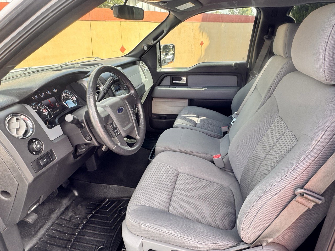 2013 Ford F-150 XLT photo 17