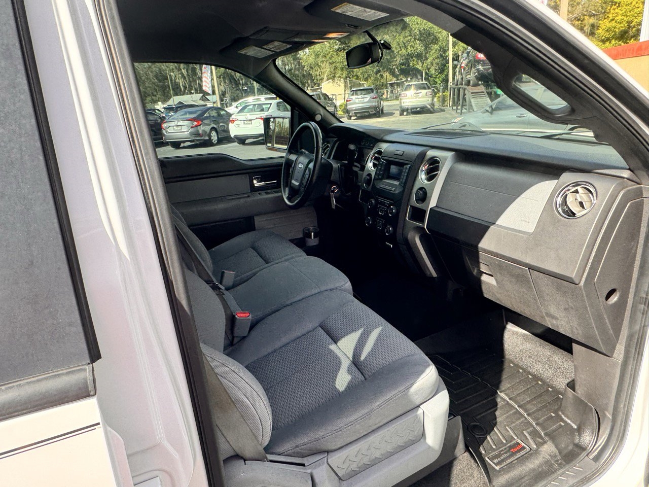 2013 Ford F-150 XLT photo 21
