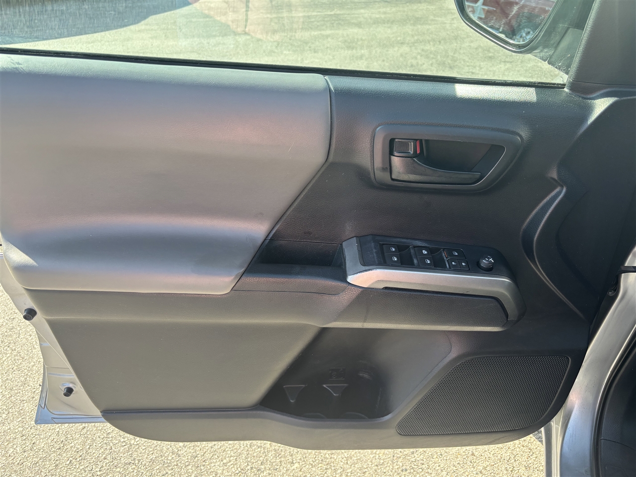 Toyota Tacoma SR5 Double Cab Long Bed V6 6AT 2WD 2020 Toyota Tacoma SR5 Double Cab Long Bed V6 6AT 2WD 2020