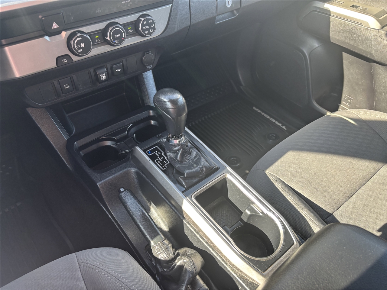 Toyota Tacoma SR5 Double Cab Long Bed V6 6AT 2WD 2020 Toyota Tacoma SR5 Double Cab Long Bed V6 6AT 2WD 2020