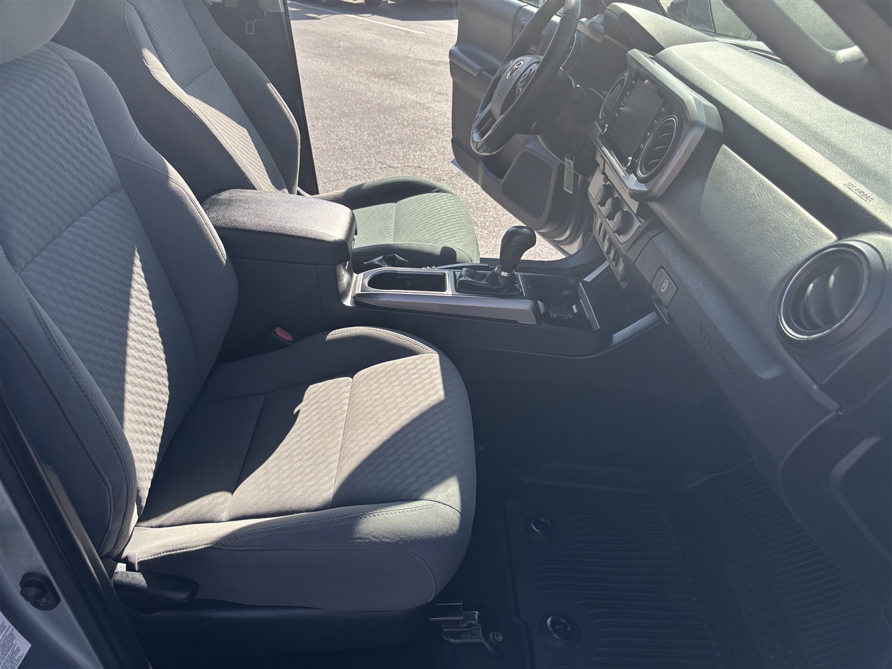 Toyota Tacoma SR5 Double Cab Long Bed V6 6AT 2WD 2020 Toyota Tacoma SR5 Double Cab Long Bed V6 6AT 2WD 2020