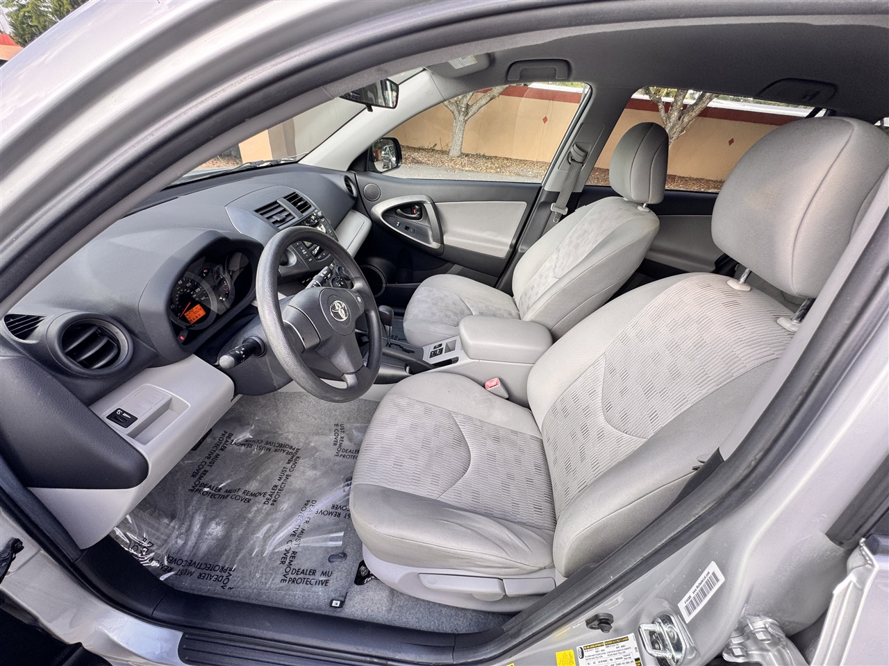 Toyota RAV4 Base I4 2WD 2011