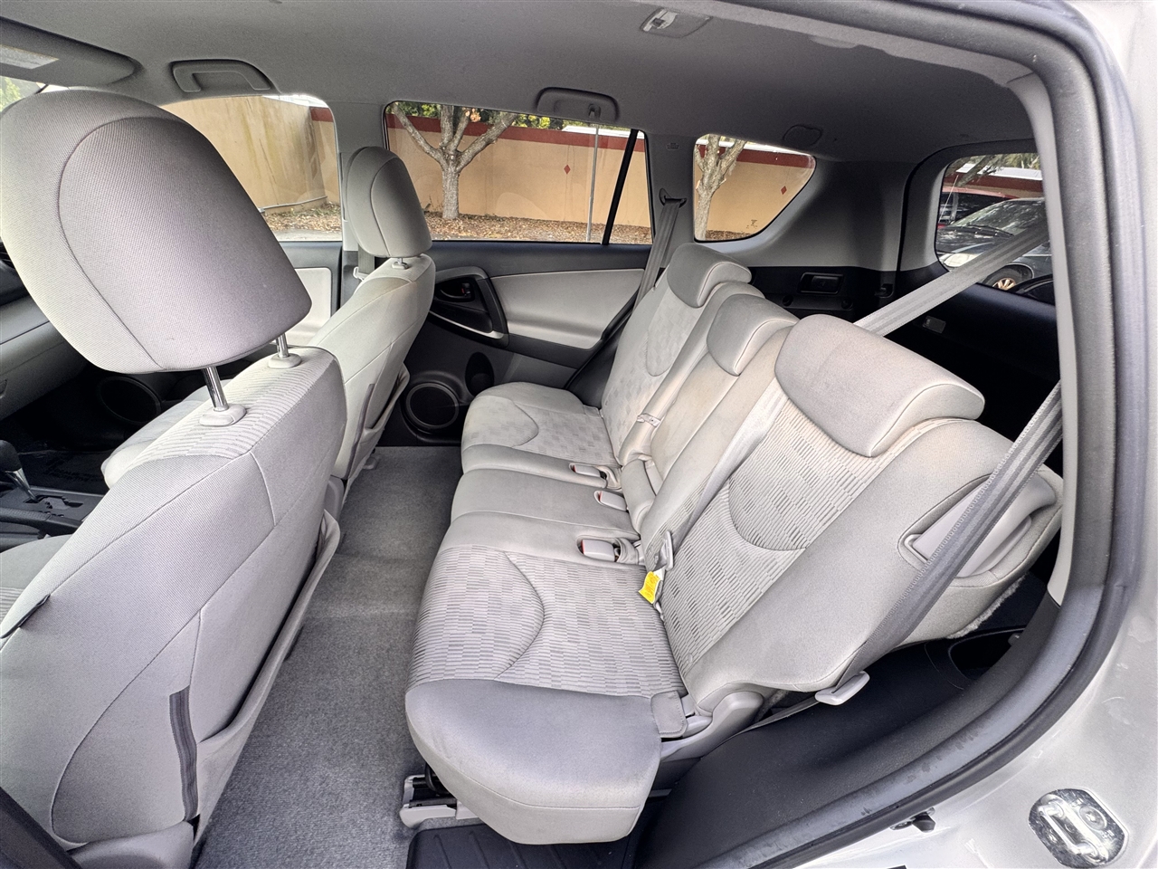 Toyota RAV4 Base I4 2WD 2011