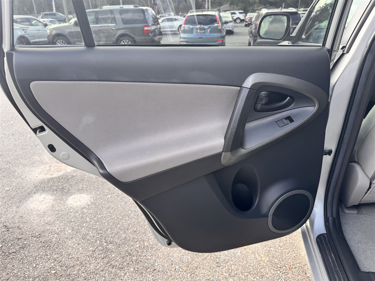 Toyota RAV4 Base I4 2WD 2011