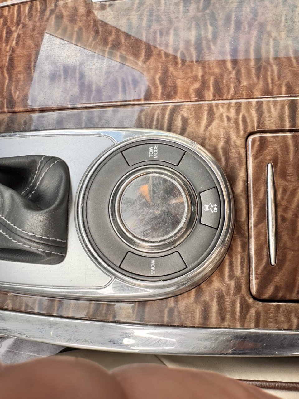 Nissan Armada Platinum 2WD 2018