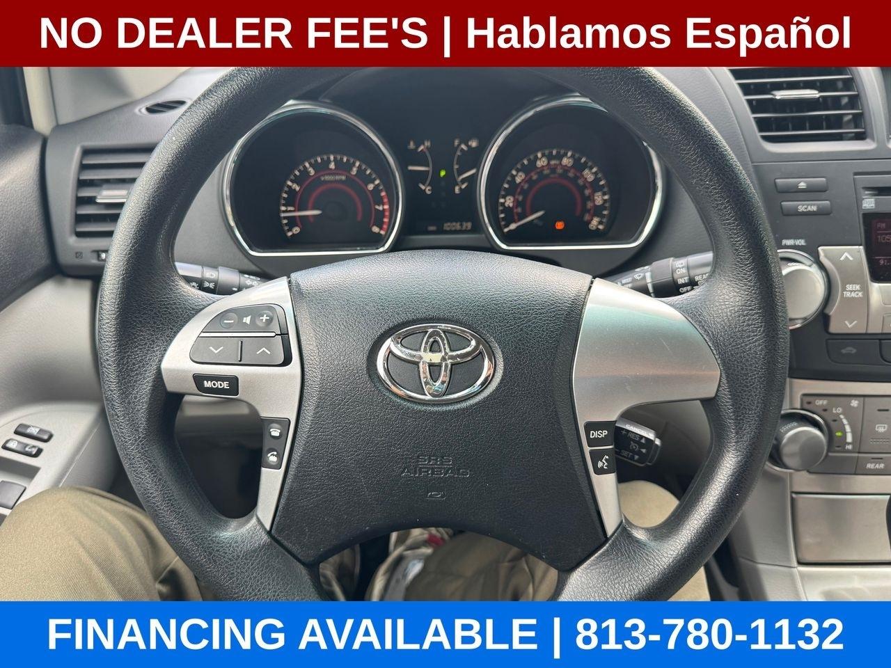 Toyota Highlander Base 2WD V6 2012