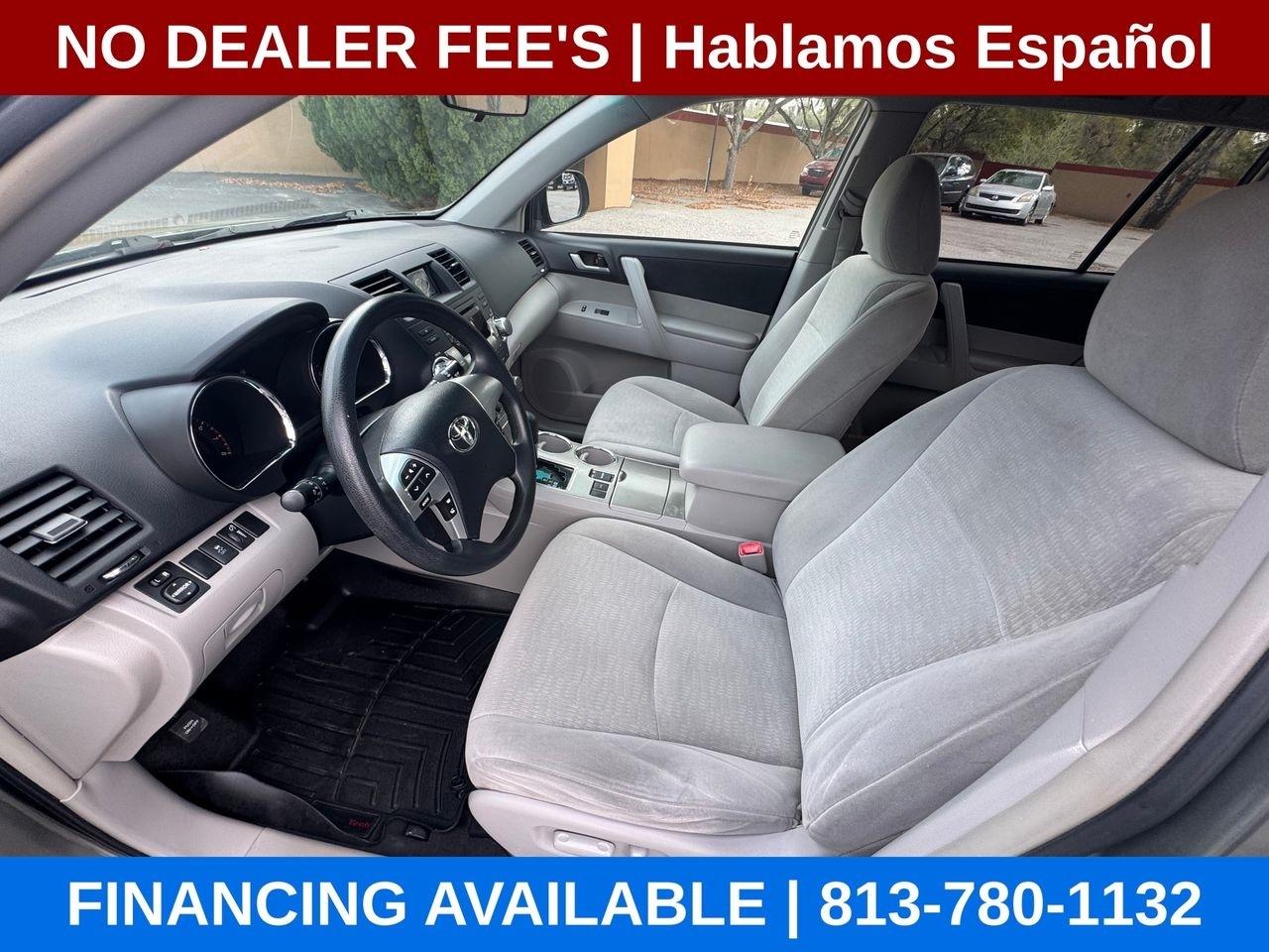 Toyota Highlander Base 2WD V6 2012