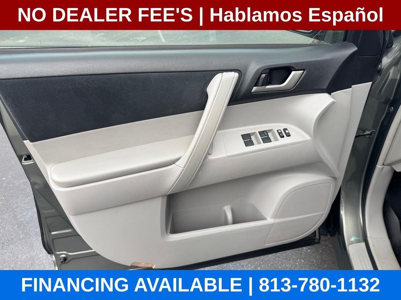 Toyota Highlander Base 2WD V6 2012