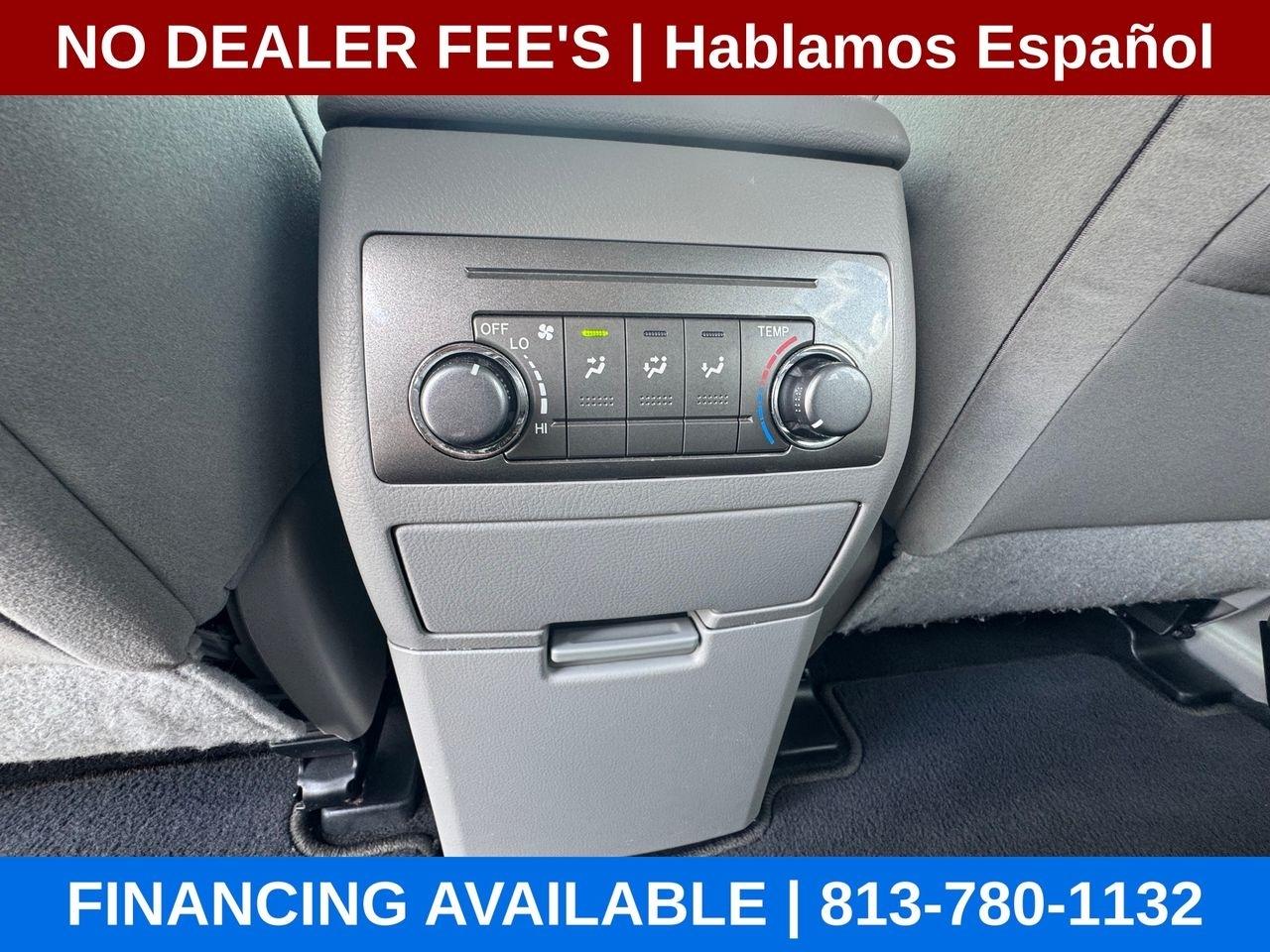 Toyota Highlander Base 2WD V6 2012