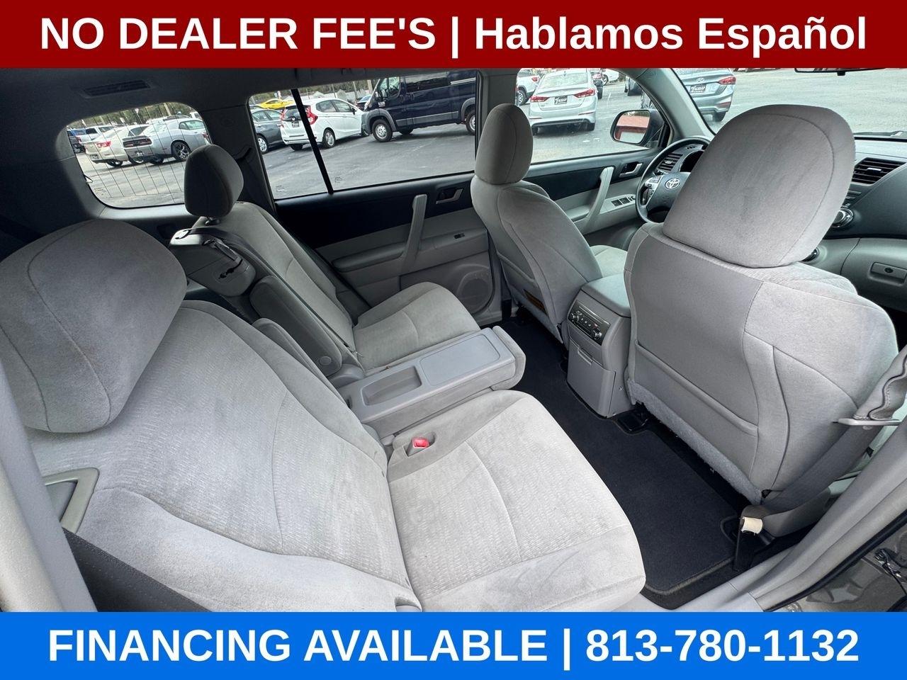 Toyota Highlander Base 2WD V6 2012