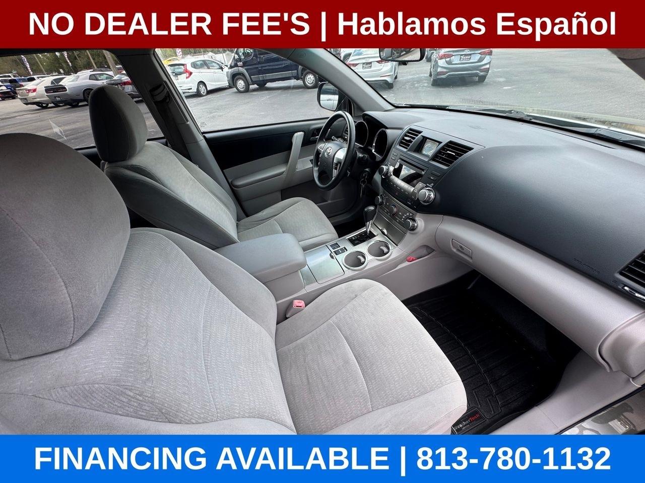 Toyota Highlander Base 2WD V6 2012